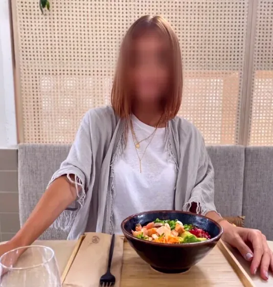 Helena, 37