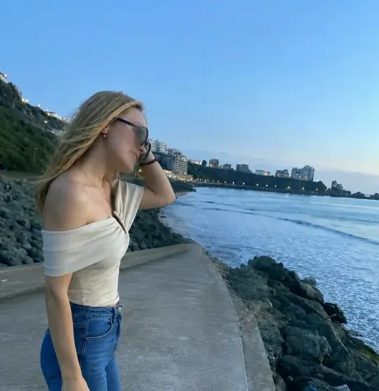 Lejla, 19